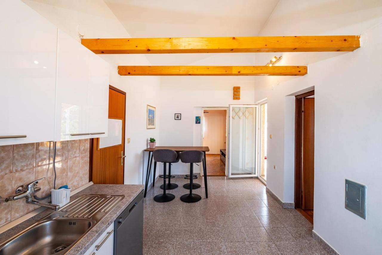 Apartment Sea And Mountain With Pool Novigrad  Room photo