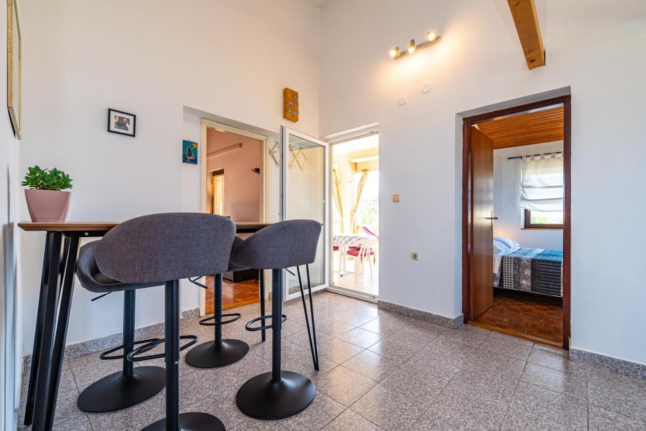 Apartment Sea And Mountain With Pool Novigrad  Room photo