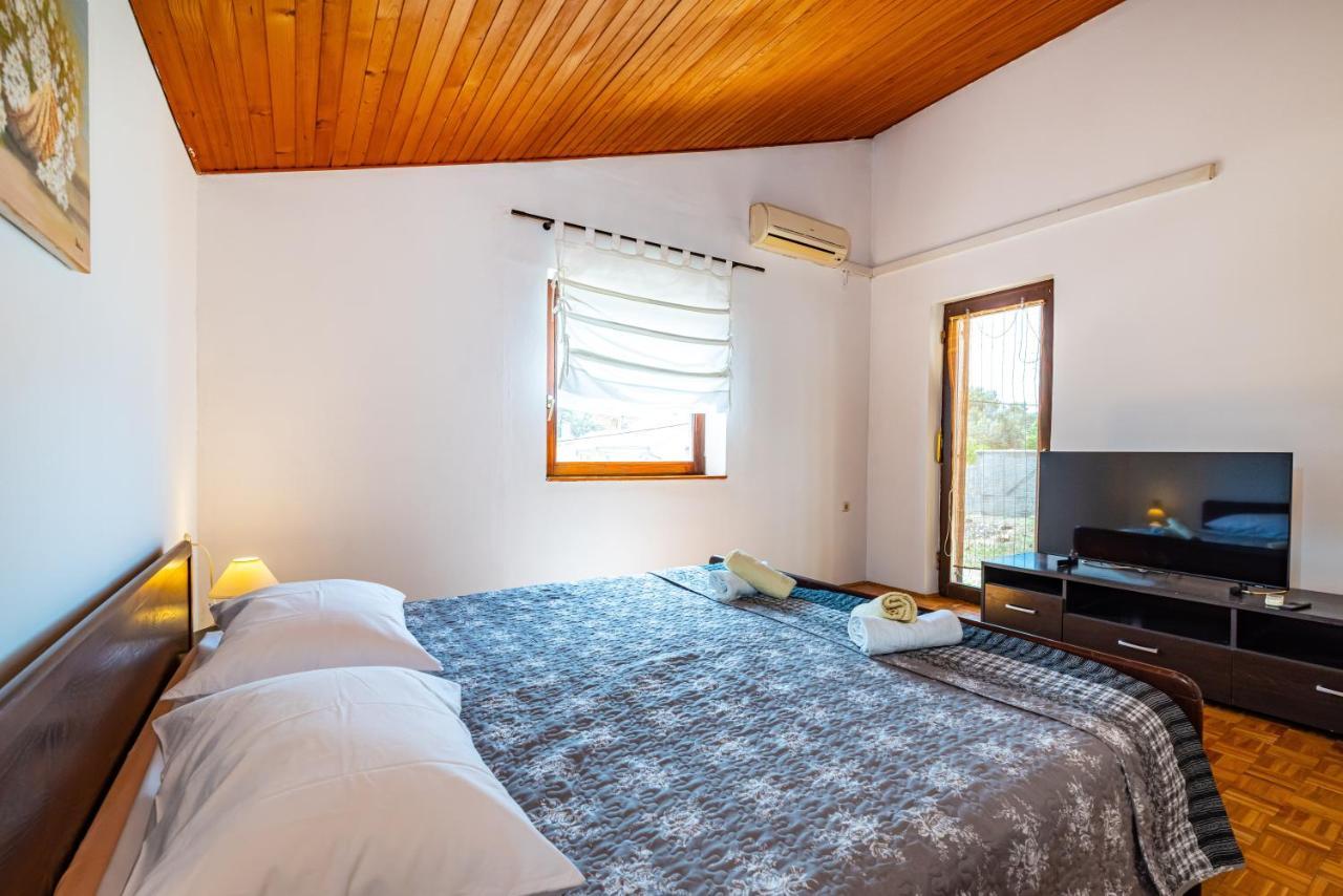 Apartment Sea And Mountain With Pool Novigrad  Room photo