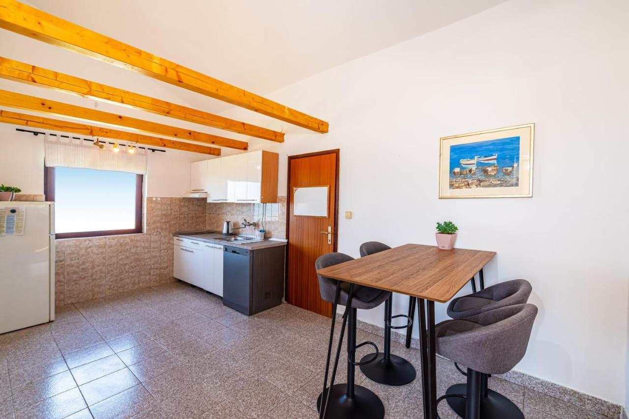 Apartment Sea And Mountain With Pool Novigrad  Exterior photo