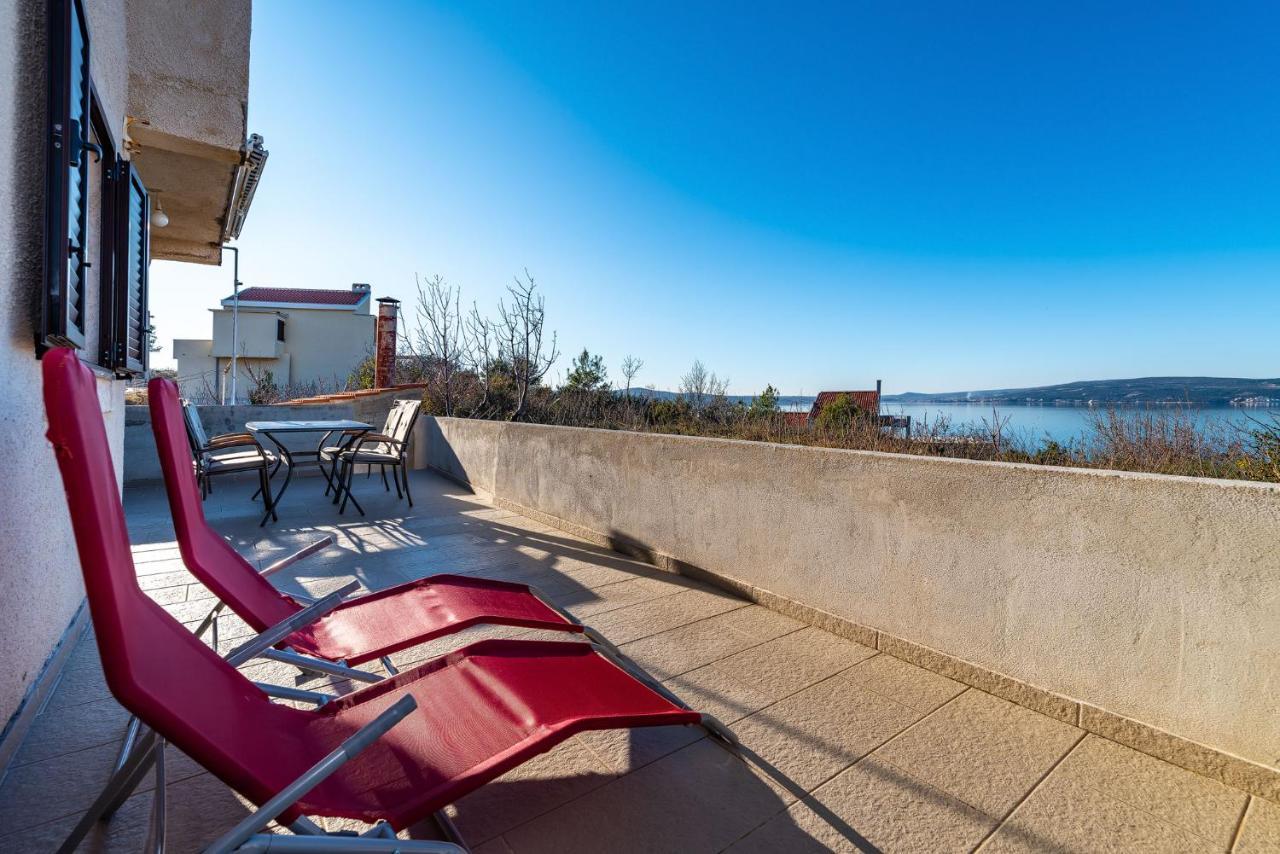 Apartment Sea And Mountain With Pool Novigrad  Exterior photo